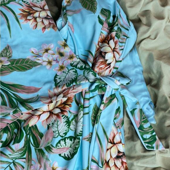 Kona Sol Wrap Front  Light Blue Floral One Piece Size L NWT - Picture 7 of 11